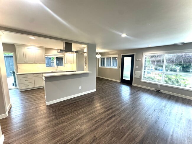 Building Photo - 7513 28th Ave SW