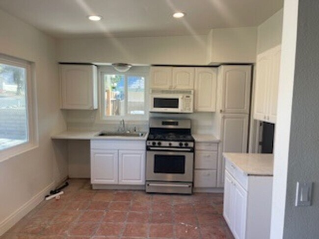 Foto del edificio - Central DHS, 2 BEDROOM, 1 BATH SINGLE FAMI...