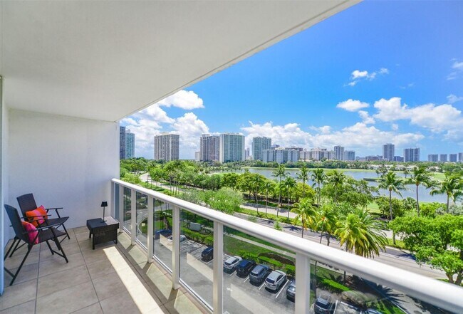 Foto del edificio - 3625 N Country Club Dr