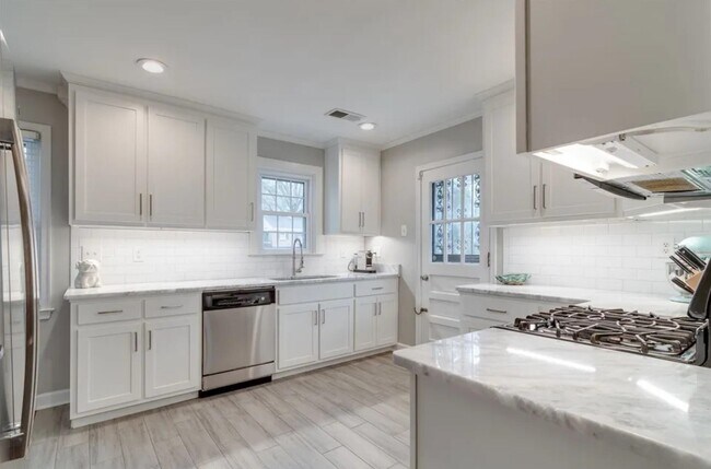 Building Photo - 3878 Lytle Cir