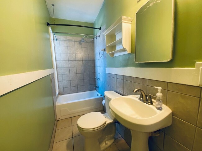 Building Photo - WE HAVE A CUTE & CLASSY RENTAL ON 16TH!