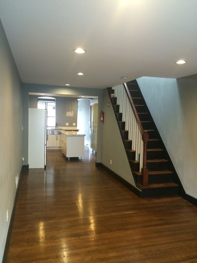 Building Photo - 139 N Decker Ave