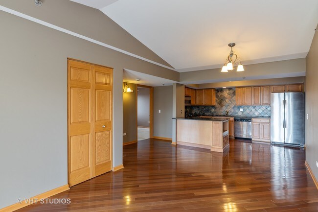 Building Photo - 8030 Riverwalk Dr