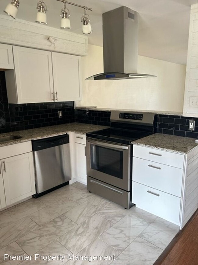 Building Photo - 2 br, 2 bath House - 656 Palm View Drive U...