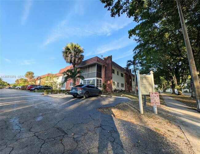 Building Photo - 4801 NW 22nd Ct