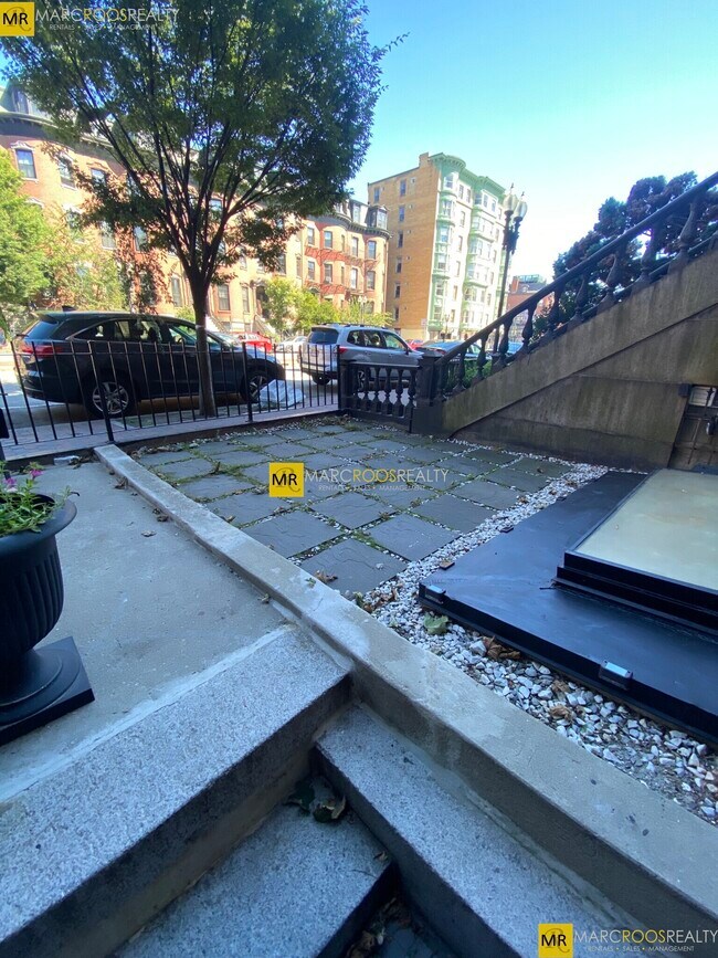 Building Photo - 471 Massachusetts Ave