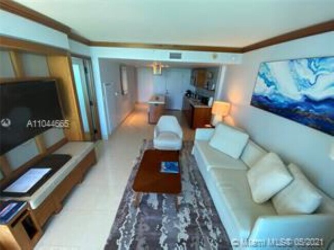 Building Photo - 6801 Collins Ave