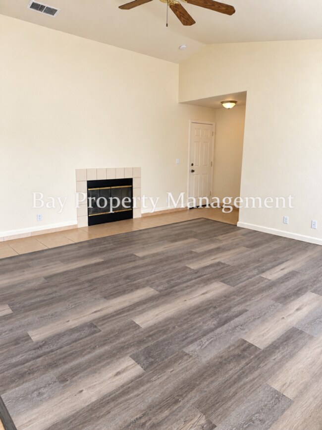 Foto del edificio - 1001 Highpoint Ct