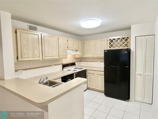 Foto del edificio - 1780 Palm Cove Blvd