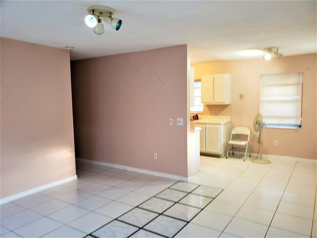 Building Photo - 5958  Haverhill Road