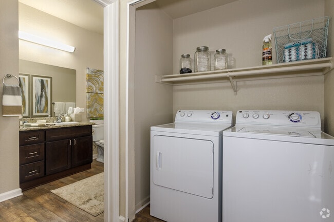 2BR, 2BA - 1,077SF - Sherwood at Iron Point