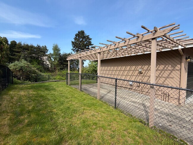 Foto del edificio - 3695 Sqft. Redondo home near Puget Sound!