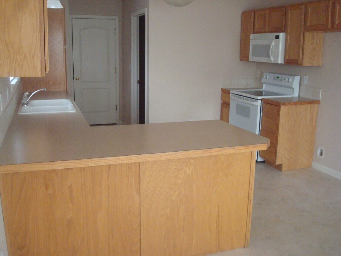 kitchen - 1373 Sunset Bay Dr