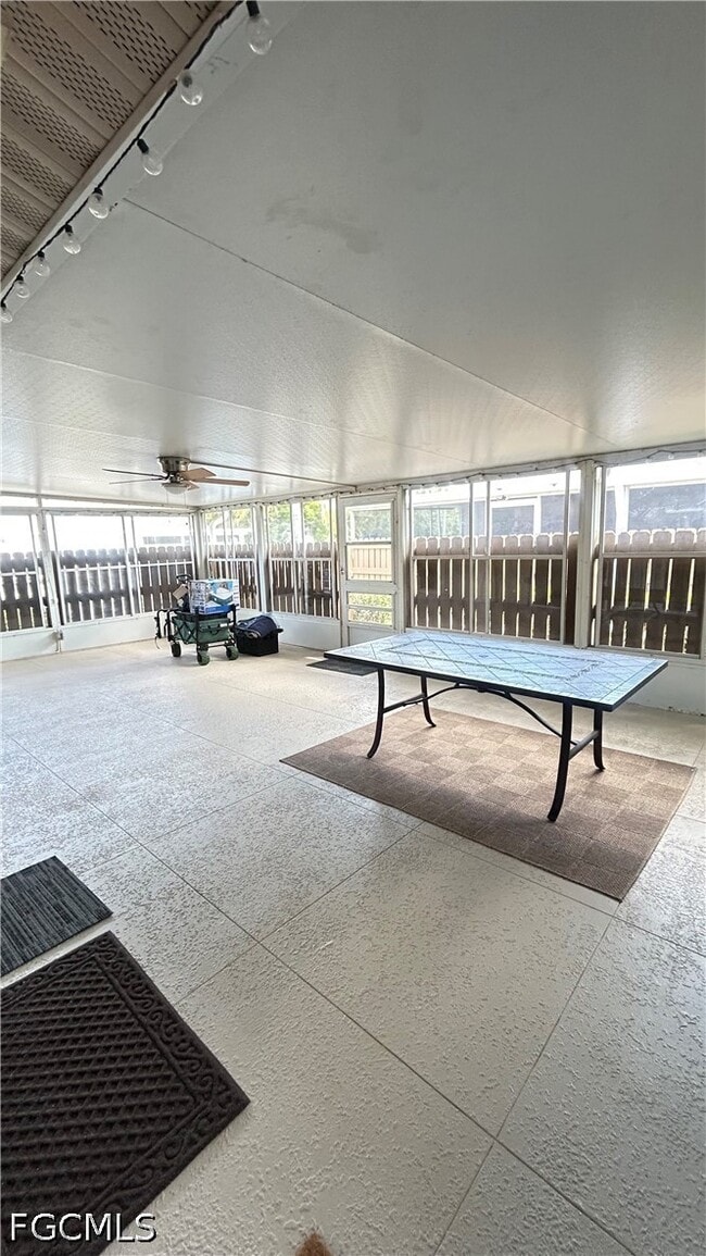Building Photo - 15610 Crystal Lake Dr