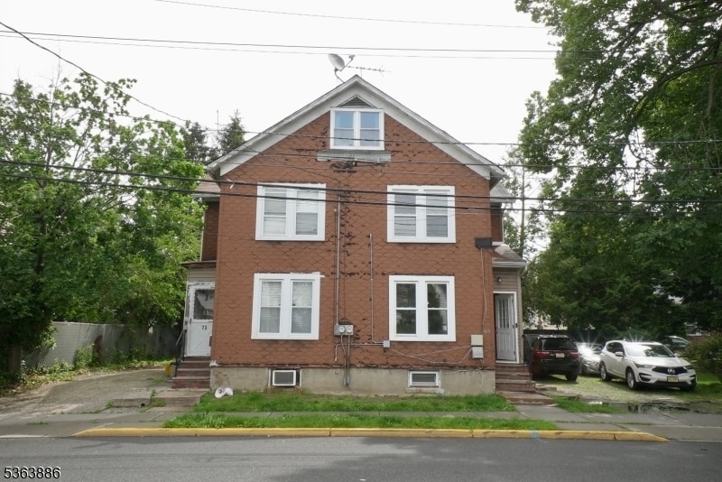 Primary Photo - 69 Carlton Ave