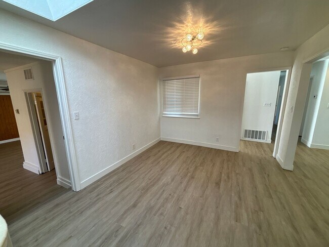 Foto del edificio - CAMBRIAN - Single level home with newly up...