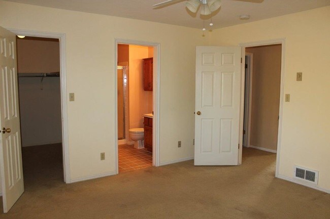 Foto del edificio - 3439 Spring Creek Dr