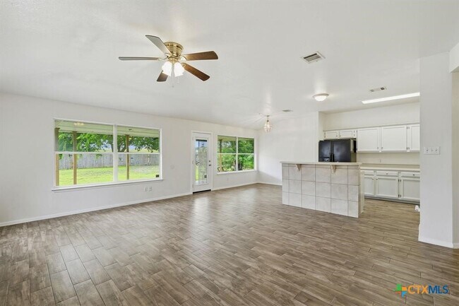 Foto del edificio - 1005 Rolling Ridge Dr