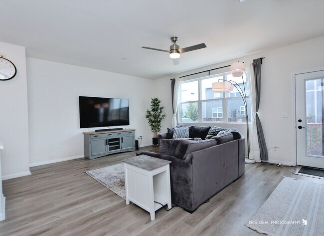 Foto del edificio - 3304 Trillium Cir