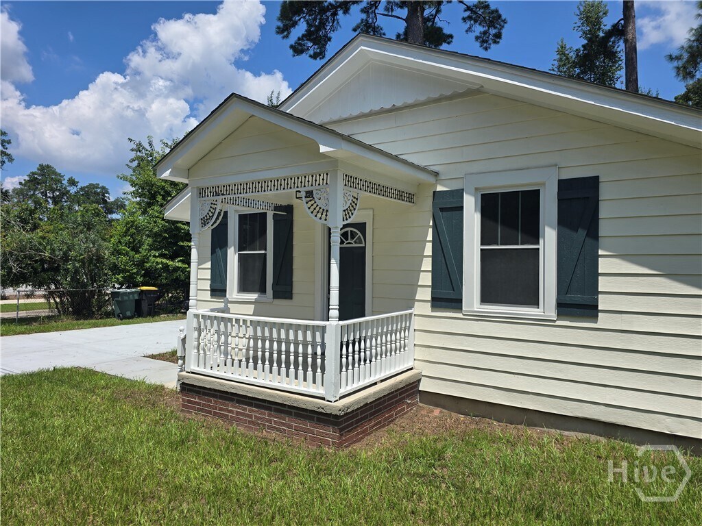 Primary Photo - 14 E Back St