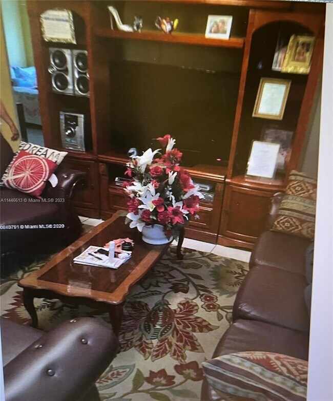Foto del edificio - 325 NW 193rd Terrace