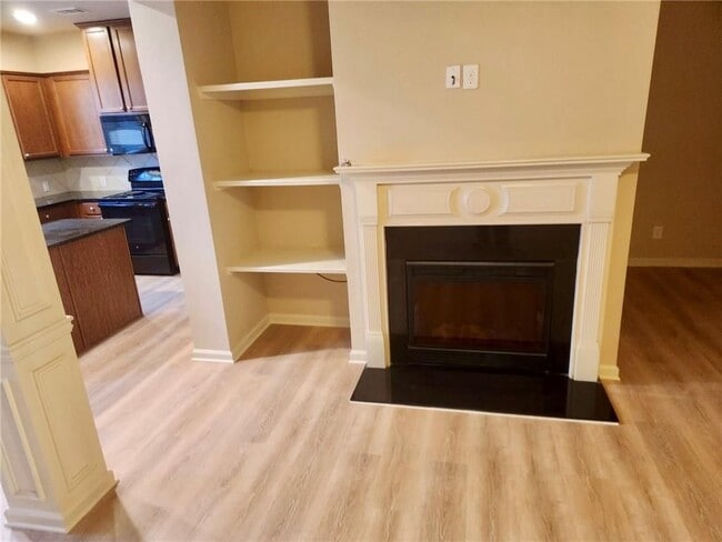 Foto del edificio - 3702 Brockenhurst Dr