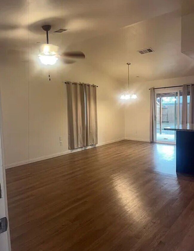 Foto del edificio - New 3 bedrooms 2 bath home move in ready