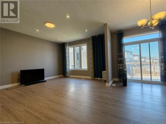 Building Photo - 233 Ladyslipper Dr