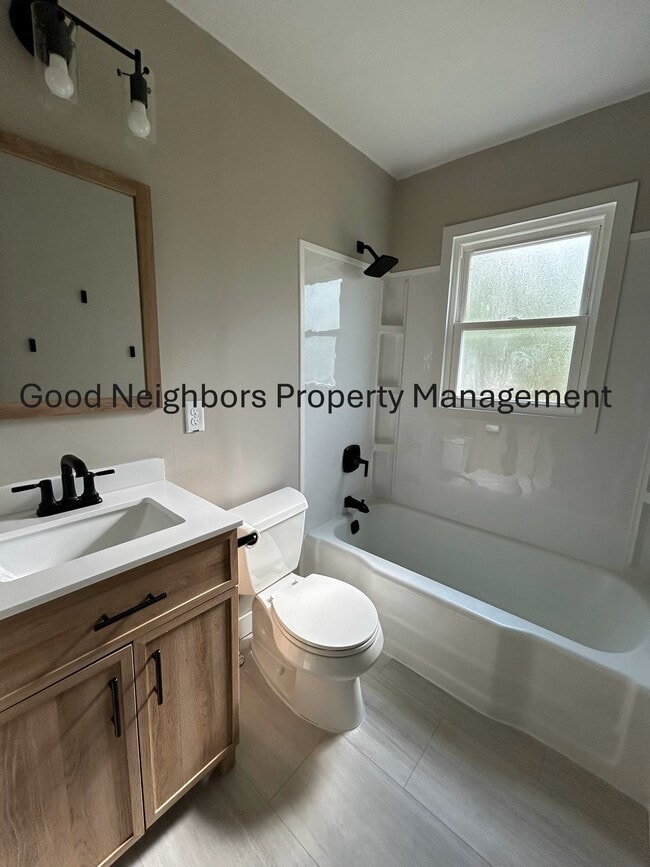 Bathroom - 2938 S Vine St