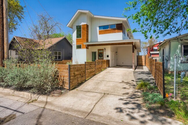 Foto del edificio - Home for Lease In East Downtown Austin Holly District