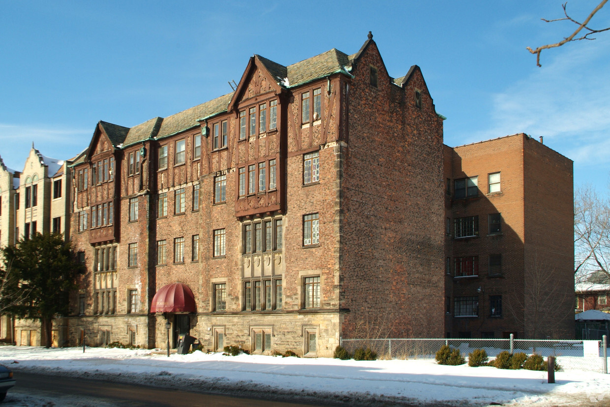 Primary Photo - Hazelwood Apartments