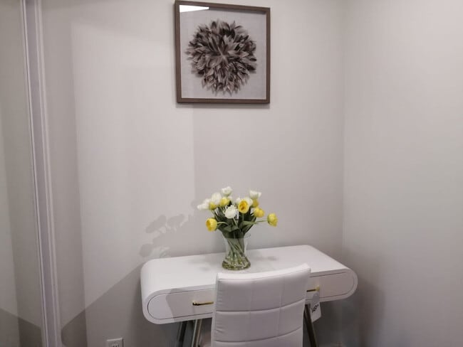 Building Photo - 14 York St