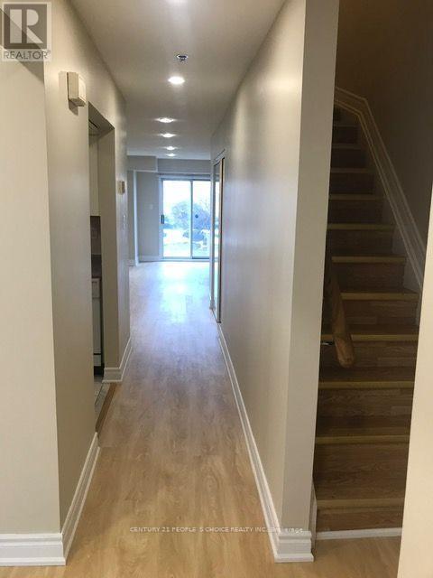 Photo du bâtiment - 988 Sheppard Ave W