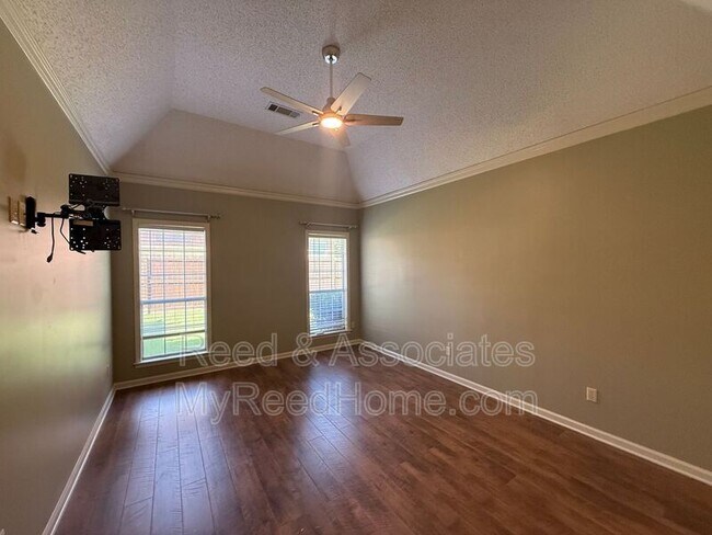 Foto del edificio - 3066 Shadow Green Ln