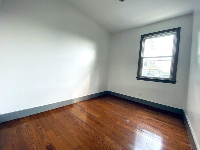 Building Photo - 384 Fulton Ave