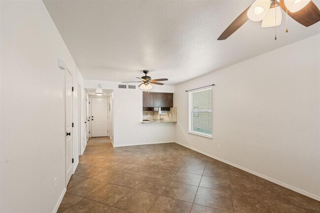 Foto del edificio - 111 Rhonda St