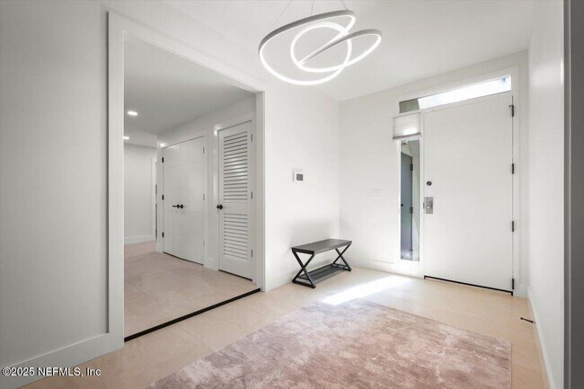 Foto del edificio - 739 Spinnakers Reach Dr