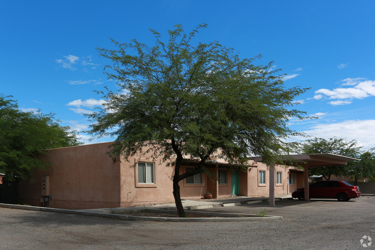 Primary Photo - 1500 N Catalina Ave
