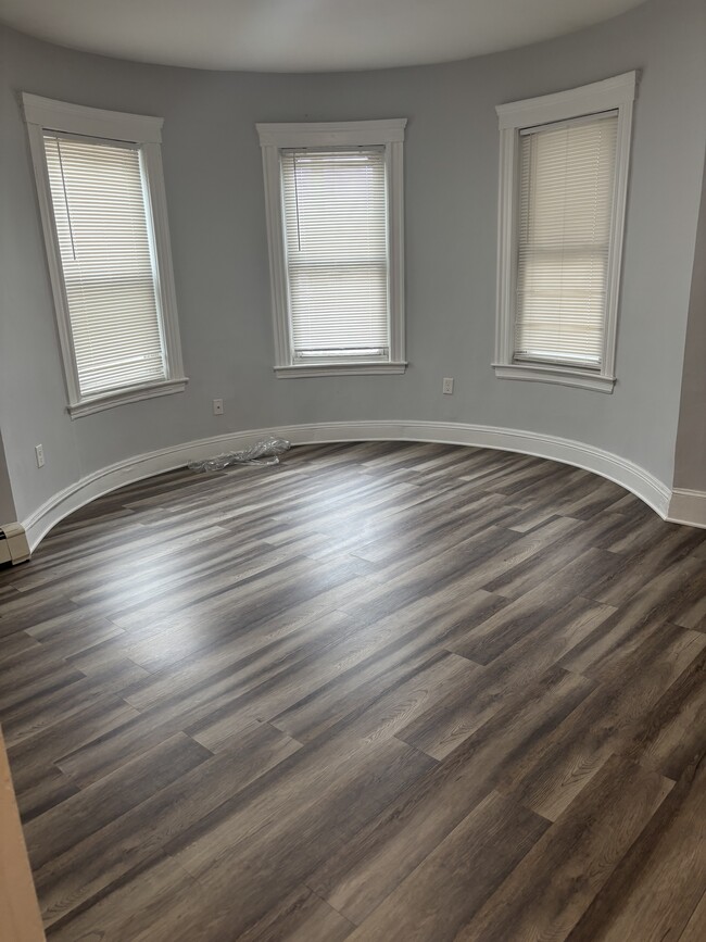 Building Photo - 412 Talbot Ave