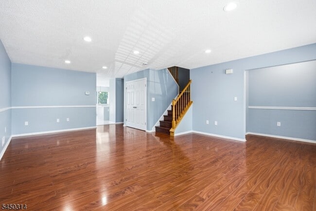 Building Photo - 9 Balboa Ln