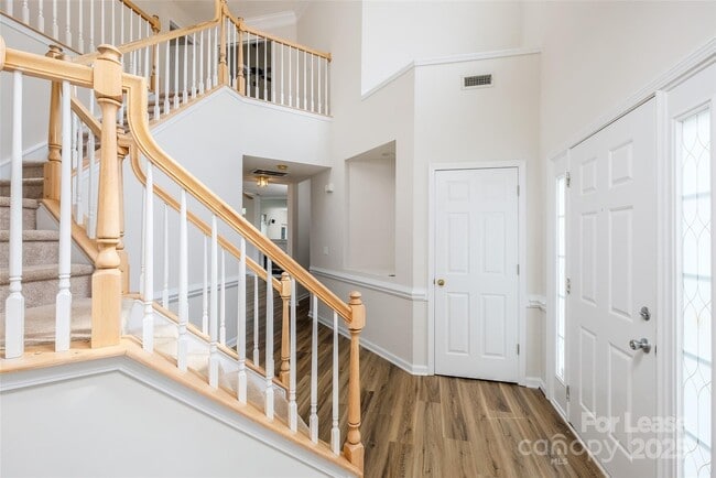 Building Photo - 16017 Woodcote Dr