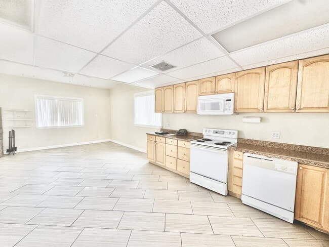 Building Photo - 2-bedroom, 2-bathroom Home Nestled in the ...