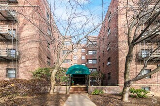 Building Photo - 2339 Hudson Terrace