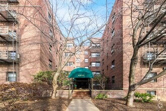 Building Photo - 2339 Hudson Terrace