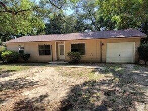 Building Photo - 3005 Lenora Cir