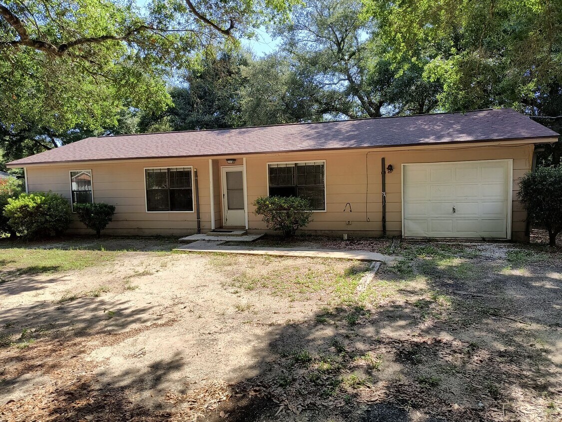 Primary Photo - 3 Bedroom 2 Bath Home