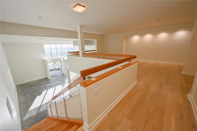 Building Photo - 615 Hampton Dr