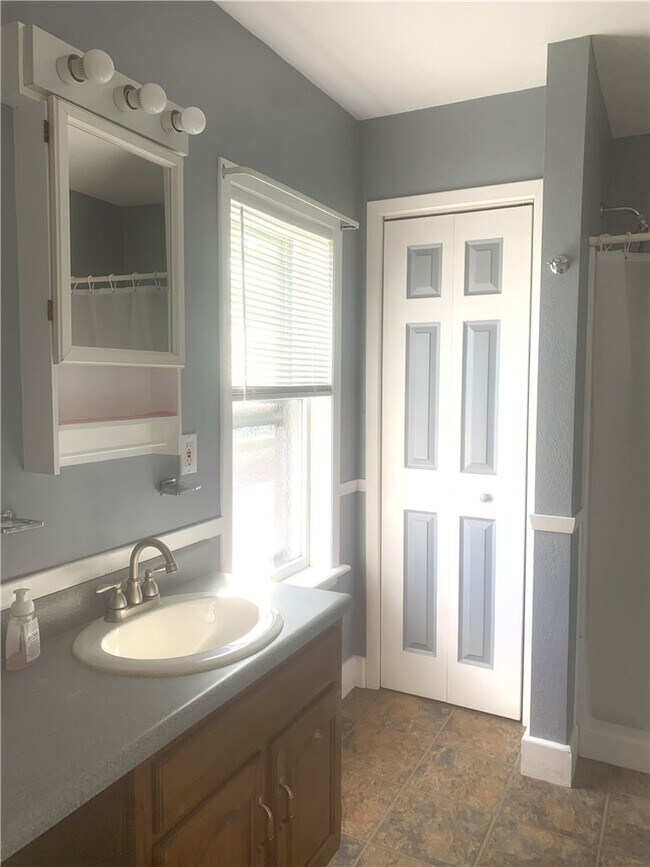 Foto del edificio - 219 W Main St