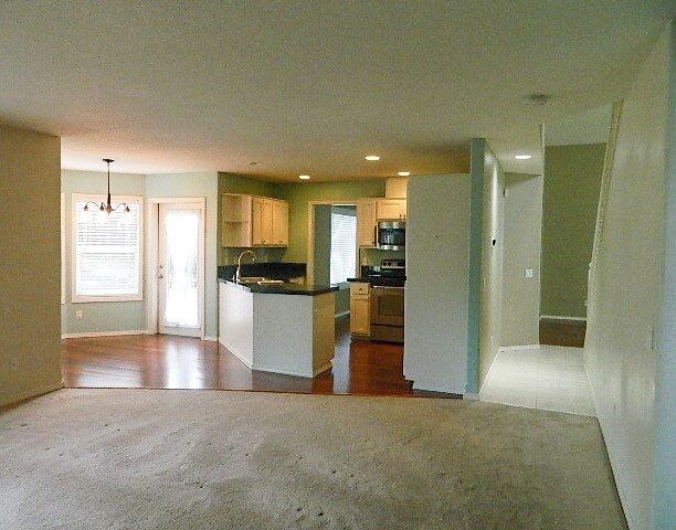 Building Photo - 7550 SW Applegate Dr