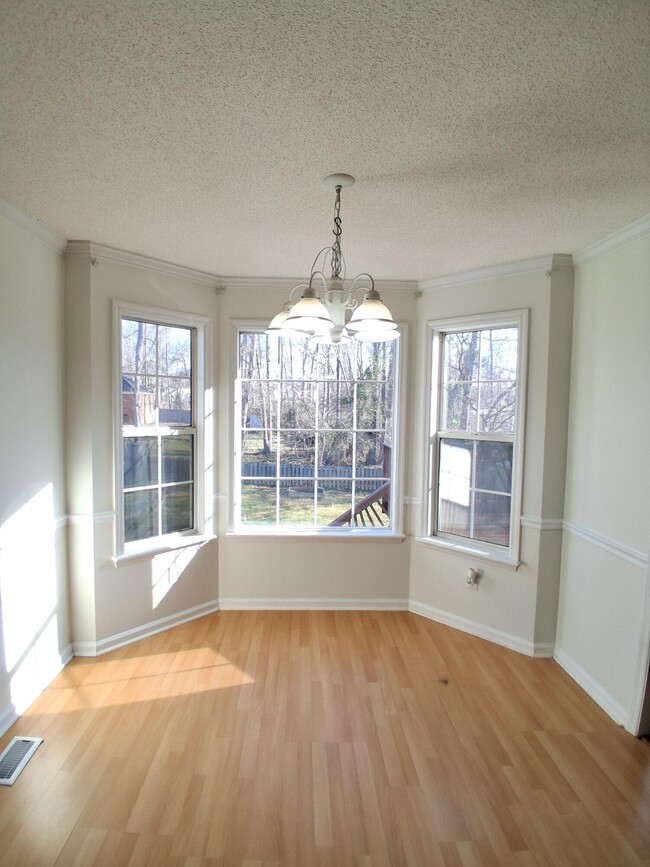 Building Photo - 885 Bit Ct